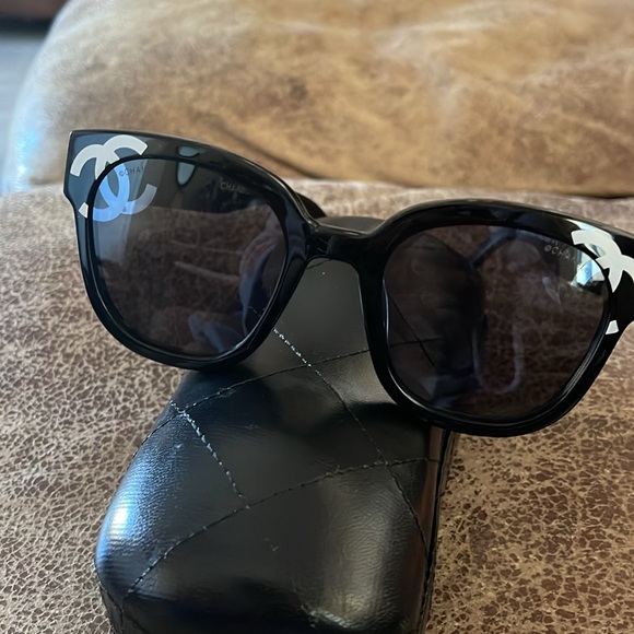 Chanel black sunglasses, authentic , worn once, I need prescription sunglasses, - Picture 5 of 7